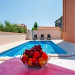 Lovely Apartment In Pula With Kitchen