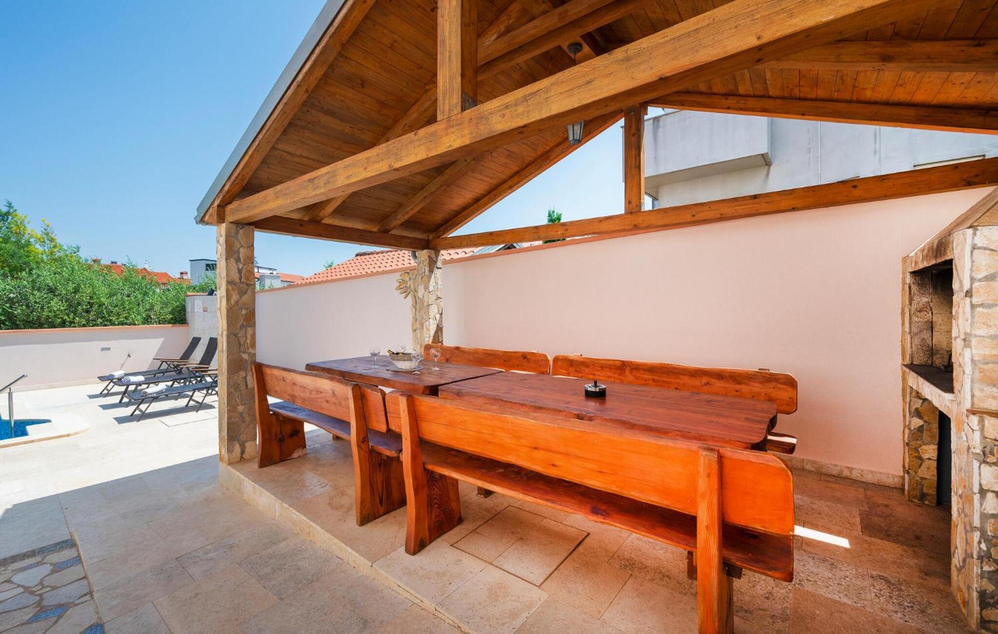 Apartment Lovely In With Kitchen Pula