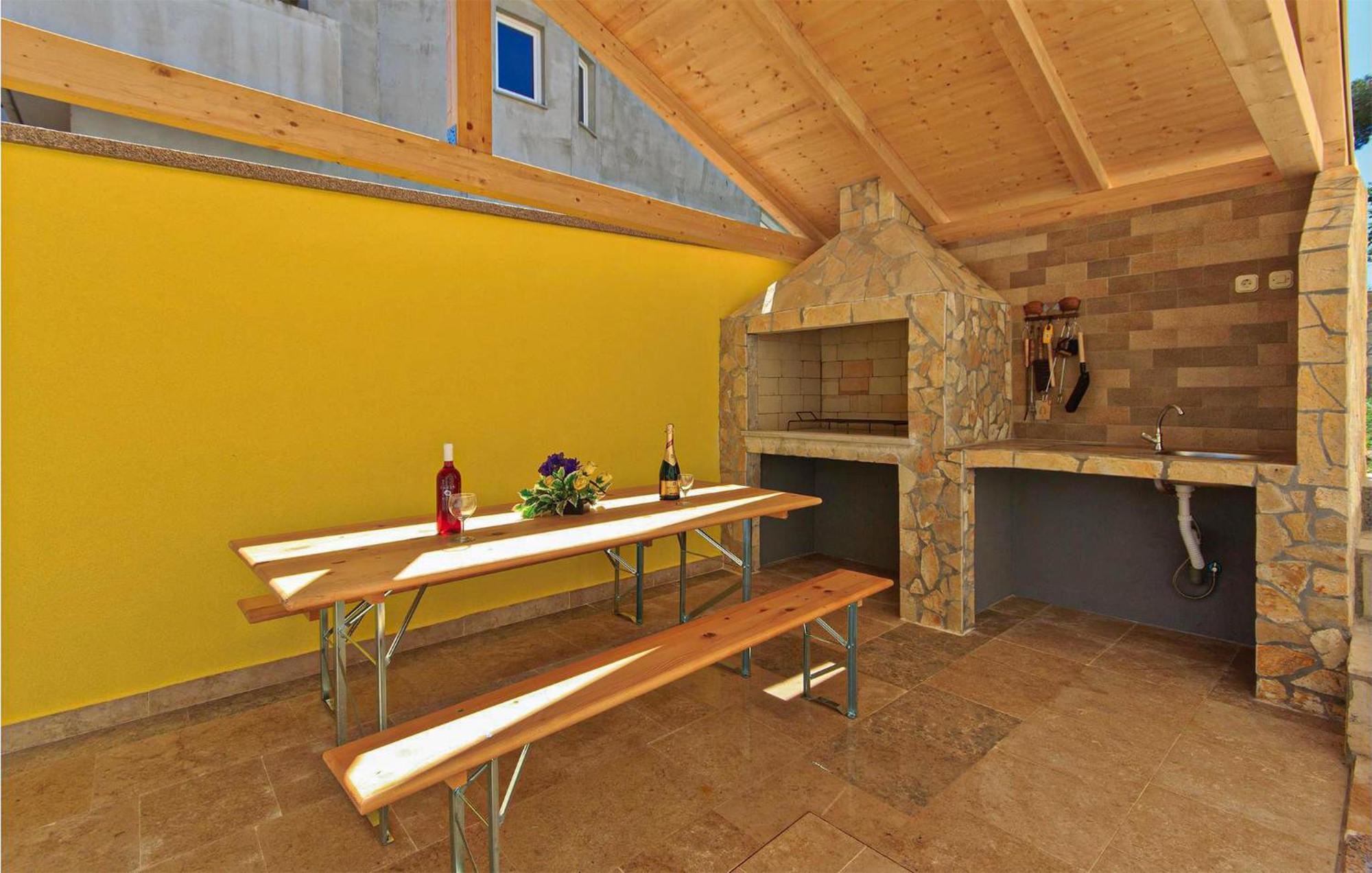 Lovely In With Kitchen Pula